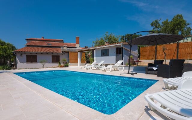 Apartments with pool 992