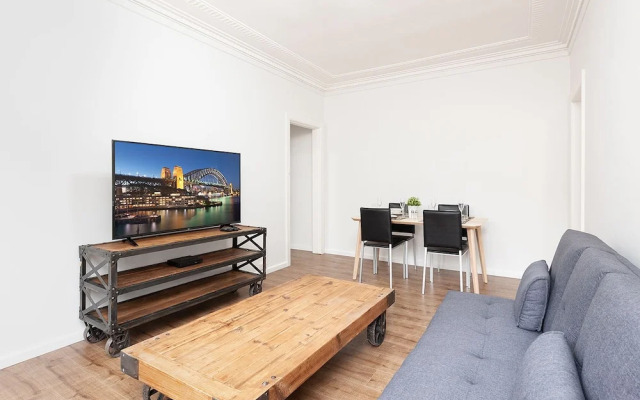 Newly Renovated Apt Close to CBD Unit 2