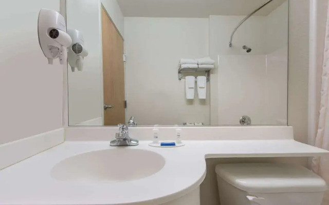 Microtel Inn & Suites By Wyndham Altus