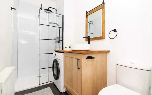 1 Bedroom Apartment-free Parking