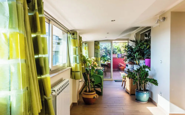 Golden Park Apartment with Terrace