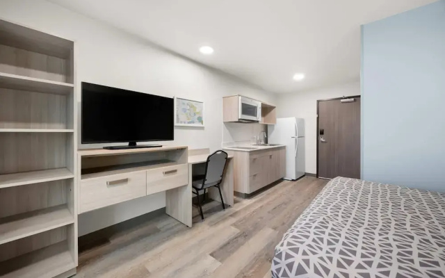 WoodSpring Suites Medford near I-5