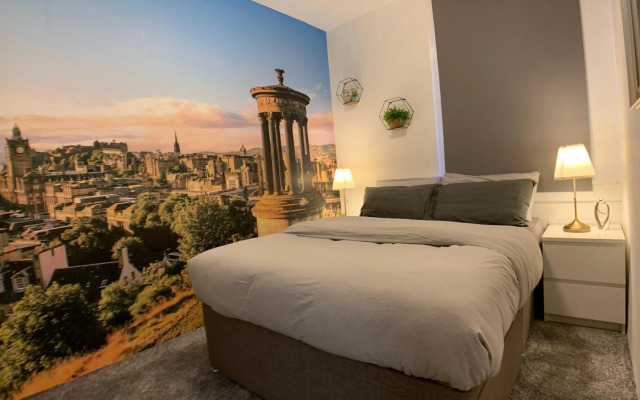 Maria- Bright and Modern City Center Apartment .