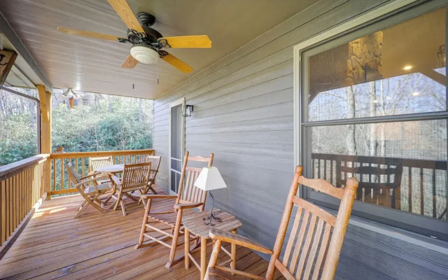 Blowing Rock Escape w/ Covered Deck & Fire Pit