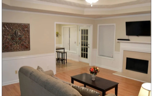 Opis Realty-Spacious Metro Atlanta Home