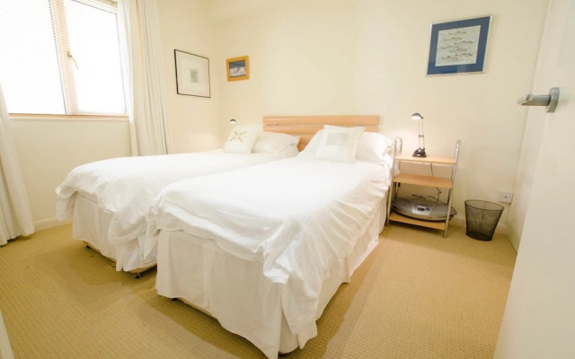 Clifton Court Apt 15 With Heated Pool