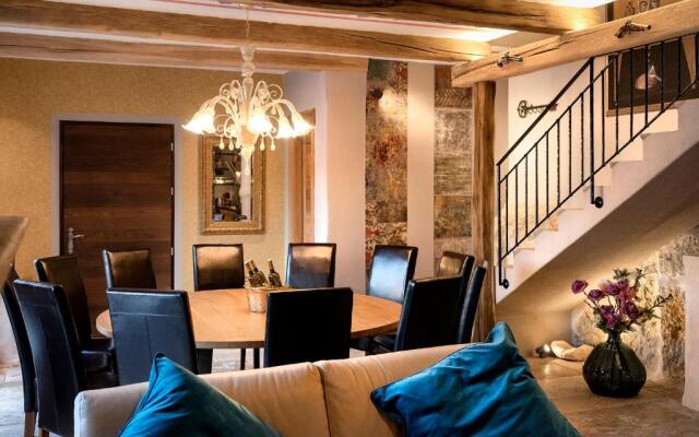 Luxury Palazzo v. Pelsocz Hvar Town