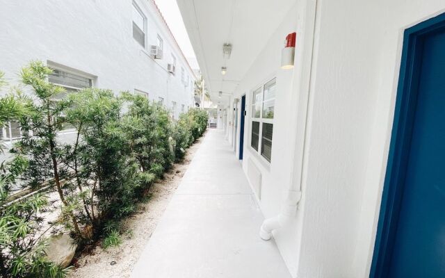 Samantha Apartments by Lowkl
