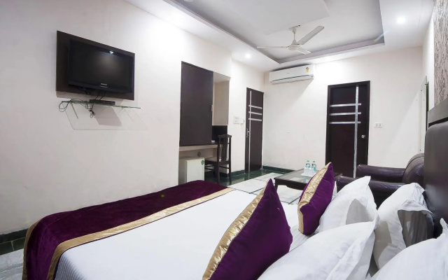 Hotel Apra Inn