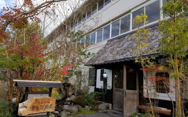 Yufuin Bessou Shikisai Hotel