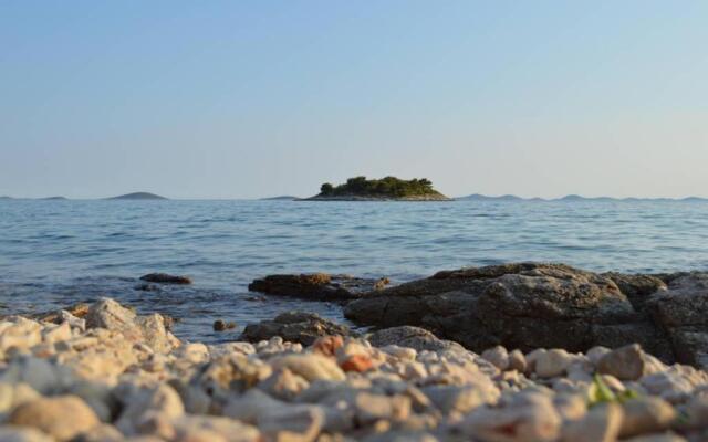 Private studio apartment with a garden and a terrace