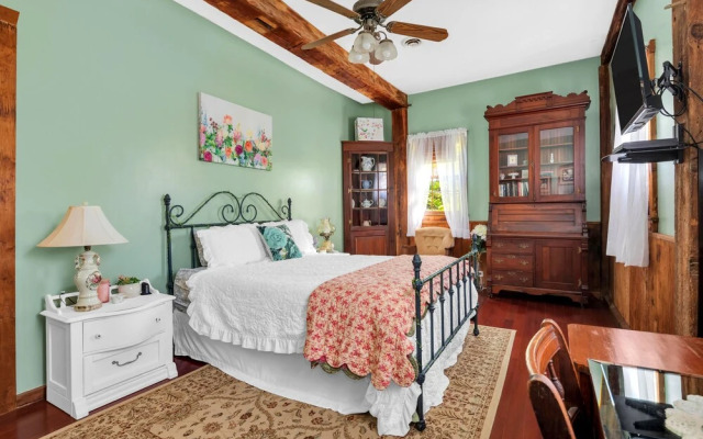 Osceola Mill Dining & Lodging