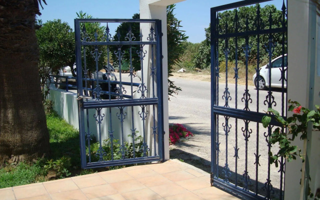 Philippos Studios & Apartments