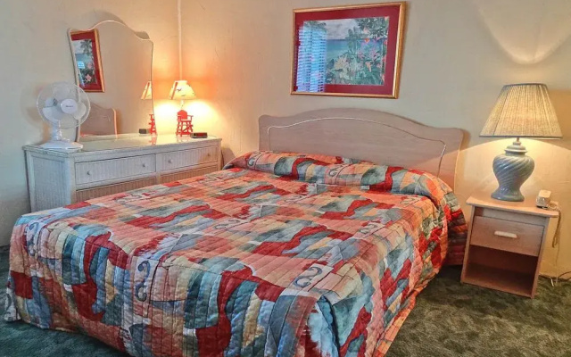 Shore Lea 102 1 Br condo by RedAwning