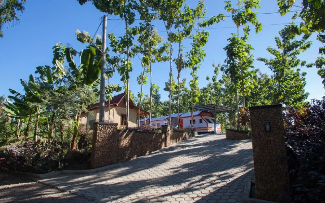 RedDoorz Near Karangasem Train Station 2