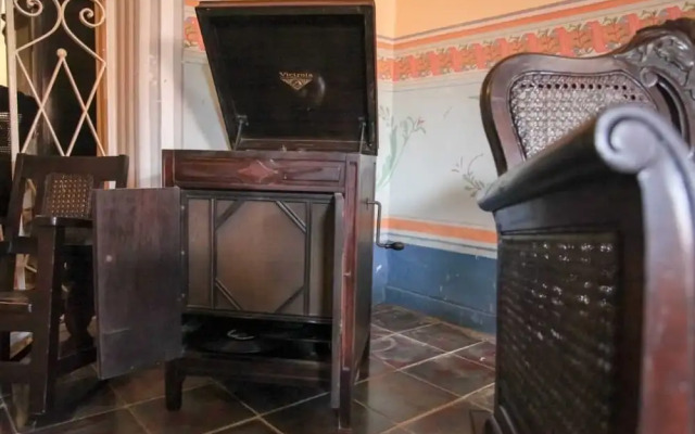 Sombrilla ft Mansion Cantero - Adults Only