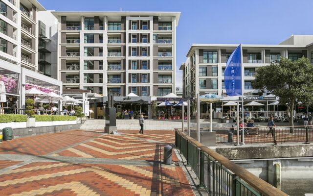 Bright Modern One Bed Marina Penthouse - by Urban Butler