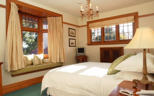 Lake Timara Lodge – Guest Rooms – Blenheim