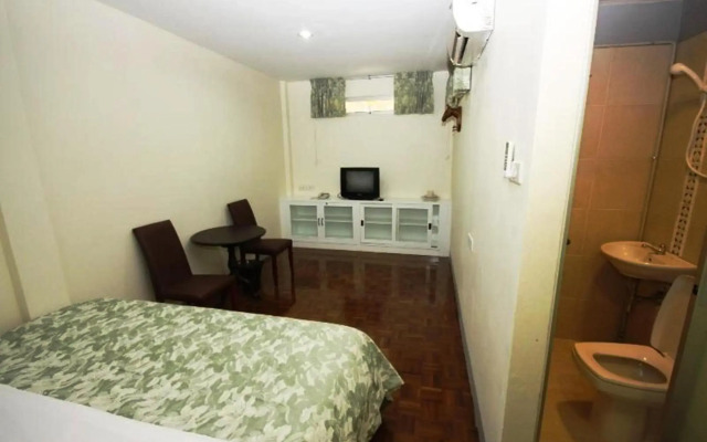 Nine Place Sukhumvit 40 - Hostel