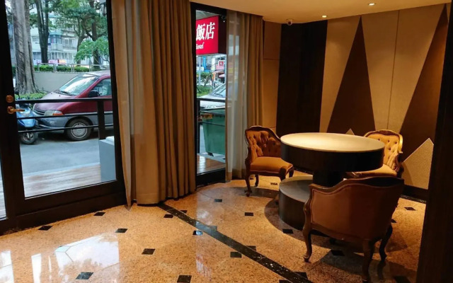 Deja Vu Hotel