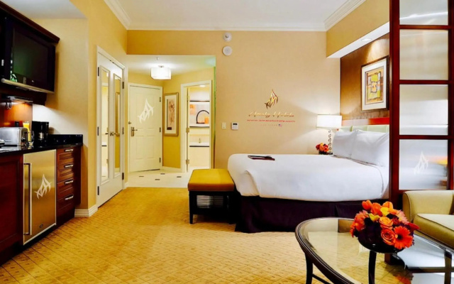 888 Signature Suites Collection at Signature Condo Hotel