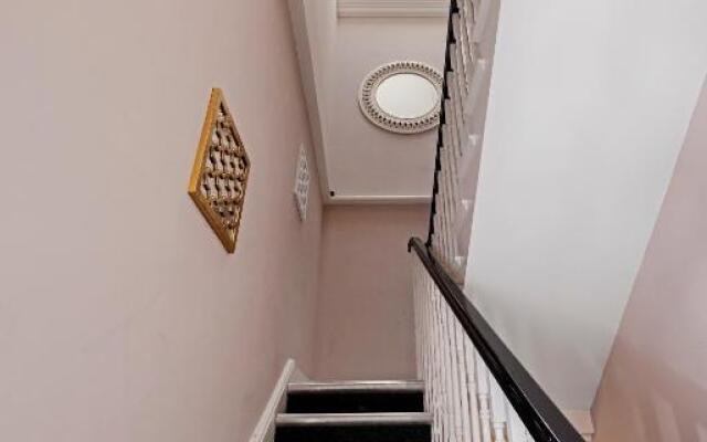 Premium Apartments over looking Canary Wharf Towers