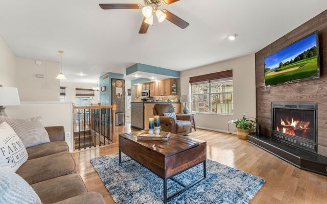 Premiere Pointe 2 Bedroom Condo by RedAwning