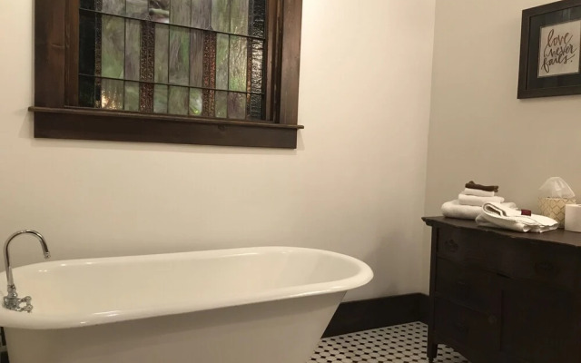 Mcgrady Inn - Bed And Breakfast