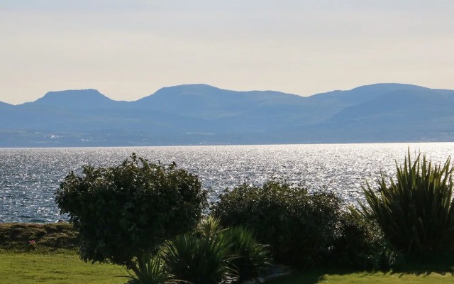 Seafront Holiday Home 2