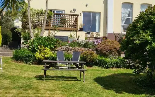 Meadowside Holiday Apartments