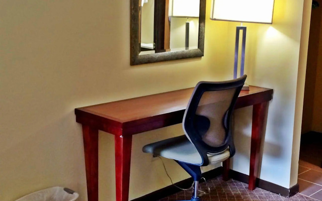 Sullivan Trail Inn & Suites