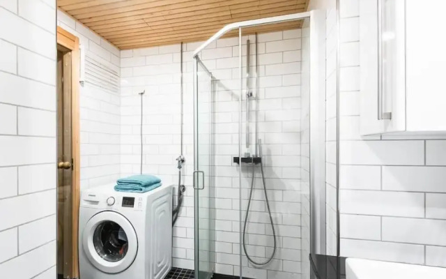2ndhomes Deluxe Studio w Sauna & Balcony