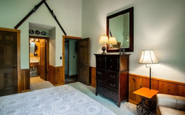 Autumn Mountain Stay Whistlepunk 32, 4BR + Loft