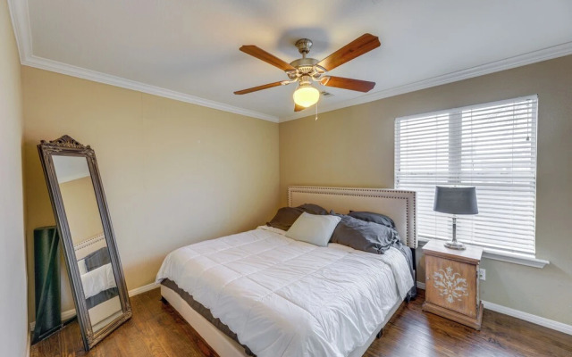 Pet-friendly Austin Home w/ Private Yard + Deck!