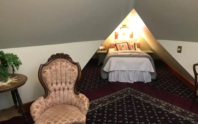 Nauvoo Grand Bed & Breakfast