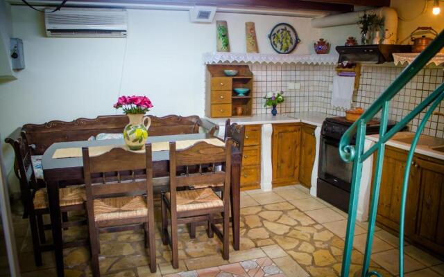 Gioia Traditional House