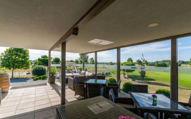 Luxurious Apartment on Pannonia Golf Course