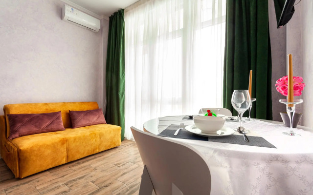 Deluxe Apartment on Estonskaya Street