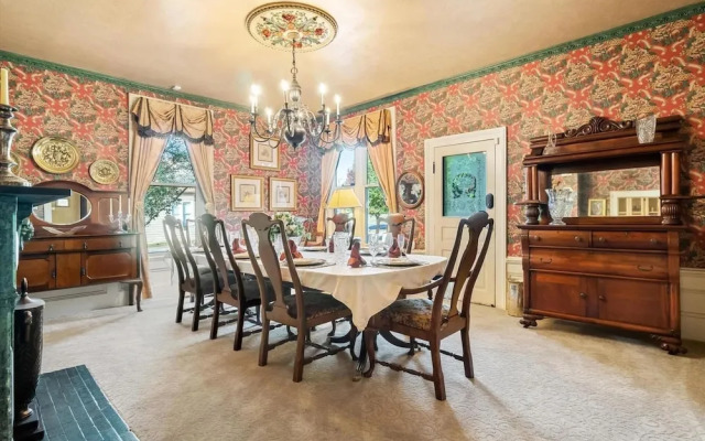 Four Winds Victorian Venue & Suites