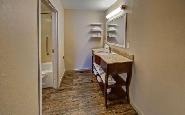 Hampton Inn by Hilton Dunn