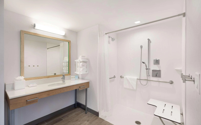 Hampton Inn & Suites Watertown Boston