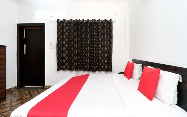 Oyo 35878 Hotel G Glossy