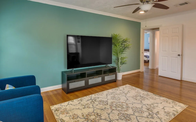 Quaint Houston Hideaway - 3 Mi to Downtown!