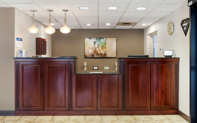 Best Western Plus Oak Mountain Inn