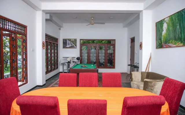 OYO 328 Machan Lanka Hotel