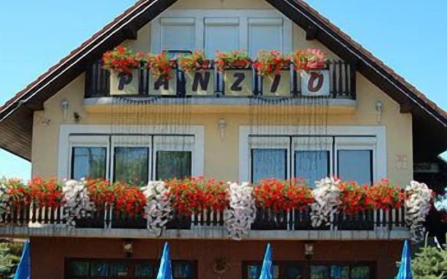 Sarokhaz Panzio