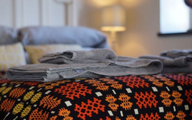 Holiday Home Cae Cwpwl