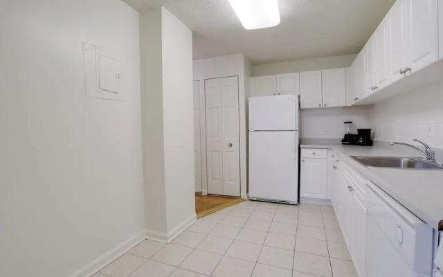 Convenient Apt Near Airport