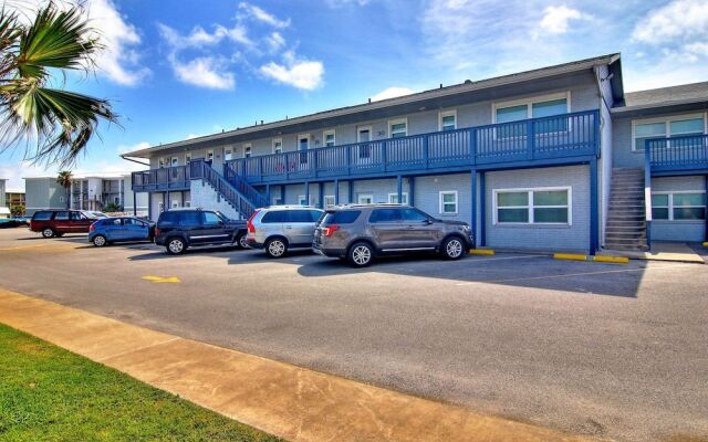 Captain's Quarters 1 Bedroom Condo by Redawning