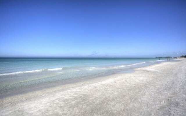 The Beach Front Apartment 3